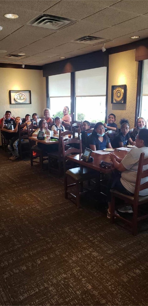 4th and 5th Power of 5 Students at Olive Garden